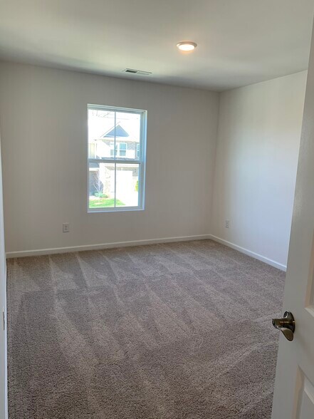 Building Photo - 7133 Mapleside Ln