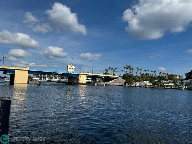 Building Photo - 191 S Ocean Dr