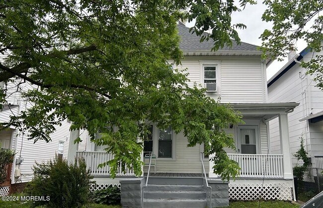 Building Photo - 921 Mattison Ave