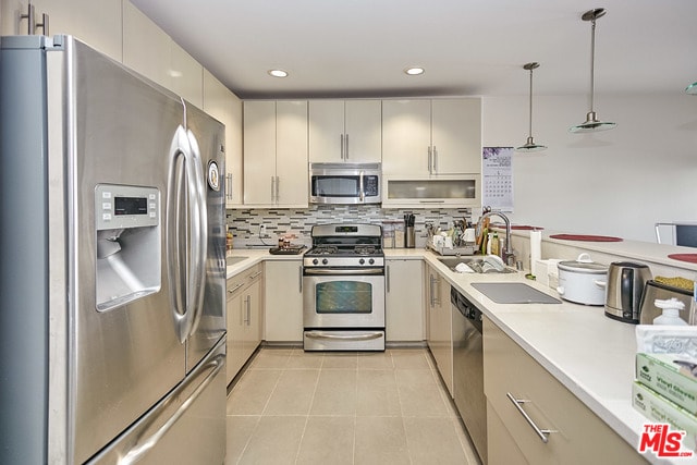 Building Photo - 733 S Manhattan Pl