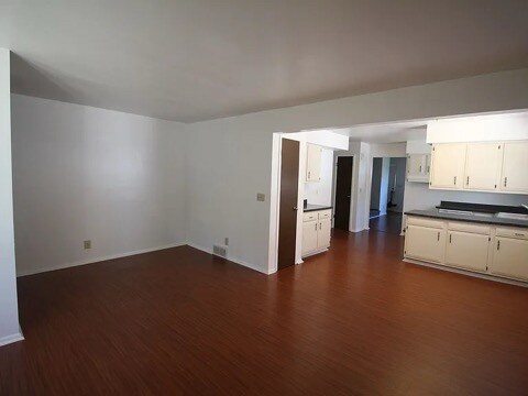 Building Photo - 10723 W Wren Ave