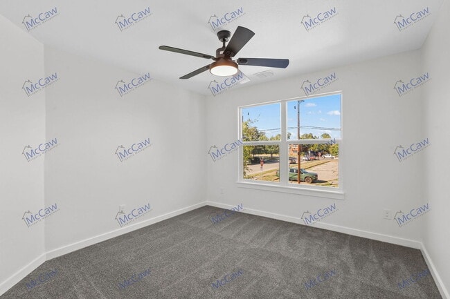 Building Photo - 2025 Grainger St