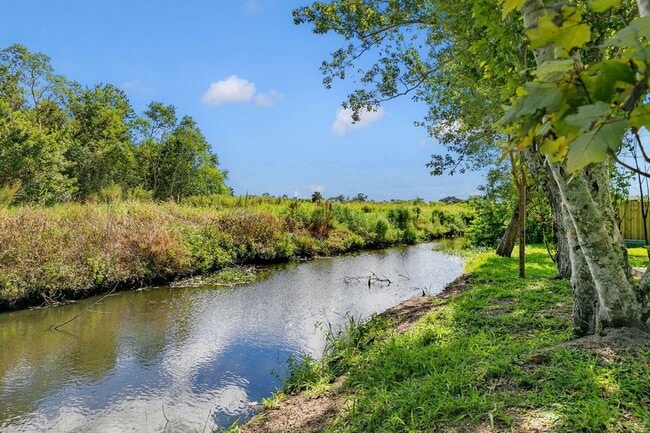 Building Photo - 2393 Victor Rd