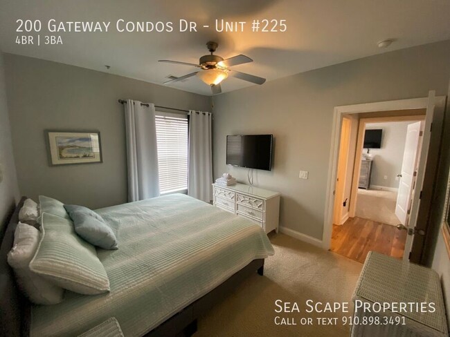 Building Photo - 4bed/2.5 Bath Apartment in Surf City