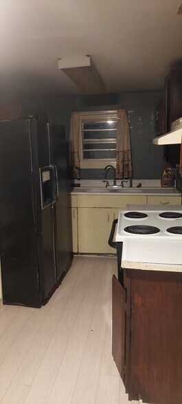 Building Photo - 509 Marine St