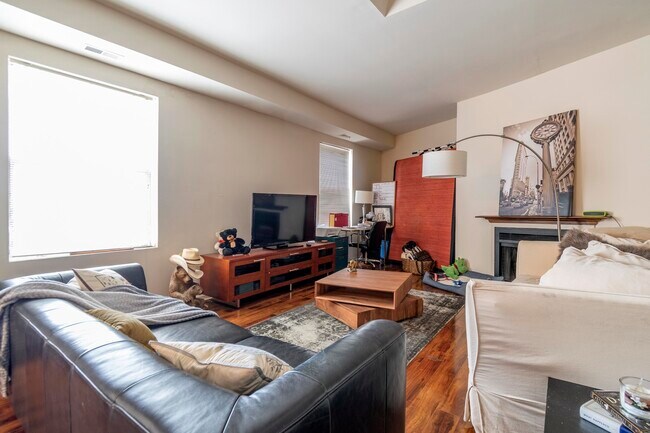 Building Photo - 3751 N Halsted St