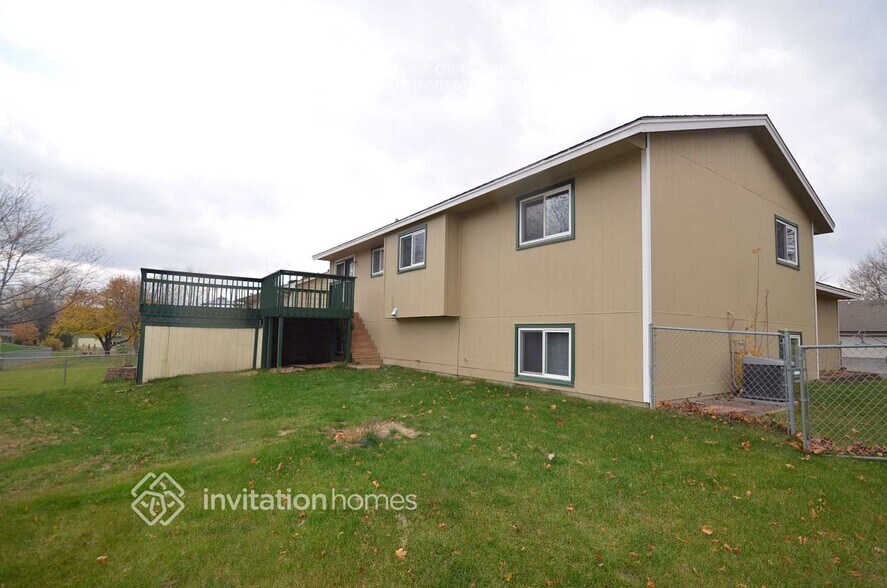 Building Photo - 2416 Crestmount Ln