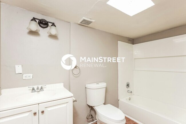 Building Photo - 4 Bedroom Pet-Friendly Home in Tucson, AZ with Main Street Renewal