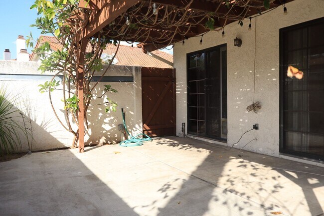 Building Photo - Spacious 3 bedrooms 3 full baths home in Chula Vista