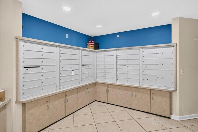 Building Photo - 736 Island Way