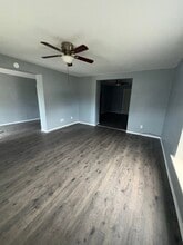 Building Photo - 509 E Kenedy Ave