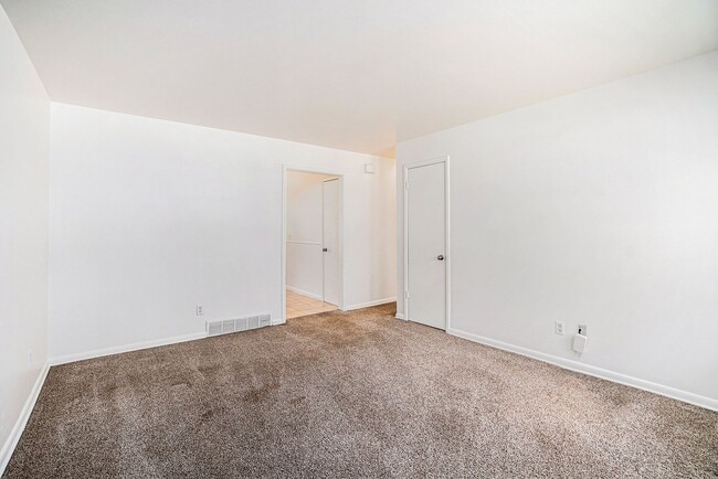 Building Photo - **$0 Application Fee for August!** Charmin...