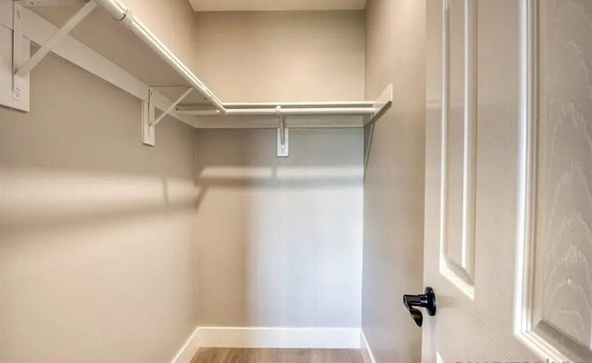 Building Photo - Welcome to this immaculate one-bedroom res...