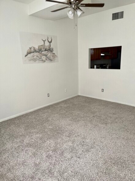 Dining area - 3409 N Fontana Ave