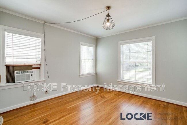 Building Photo - 4328 Calmont Ave