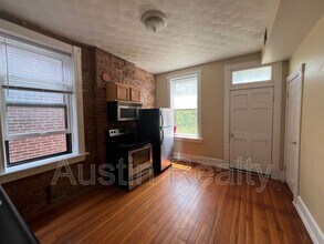 Building Photo - 4658 Tyrolean Ave