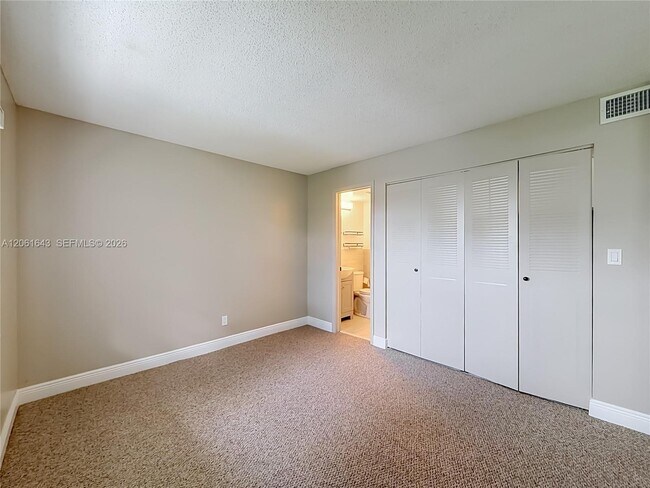 Building Photo - 6211 SW 37th St