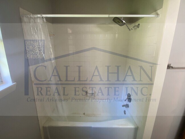 Building Photo - 8307 W Woodview Dr