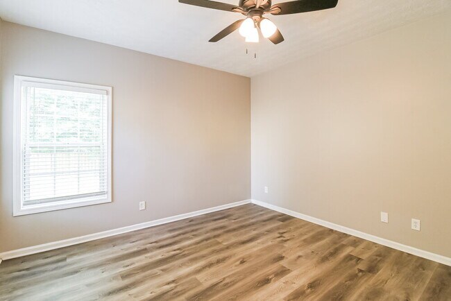 Building Photo - 2215 Baker Carter Dr