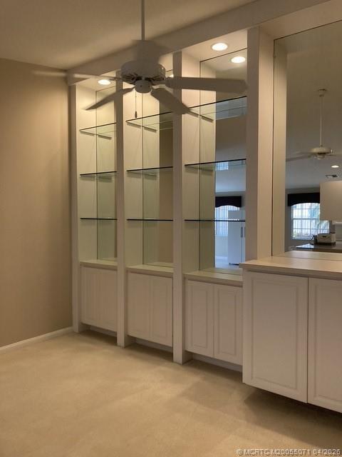 Building Photo - 8952 SE Retreat Dr