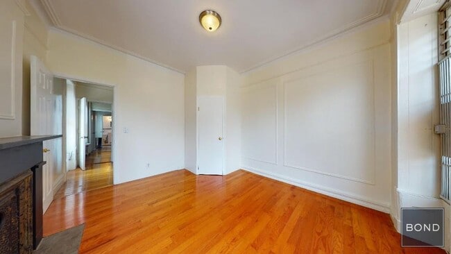 Building Photo - 196 W 108th St