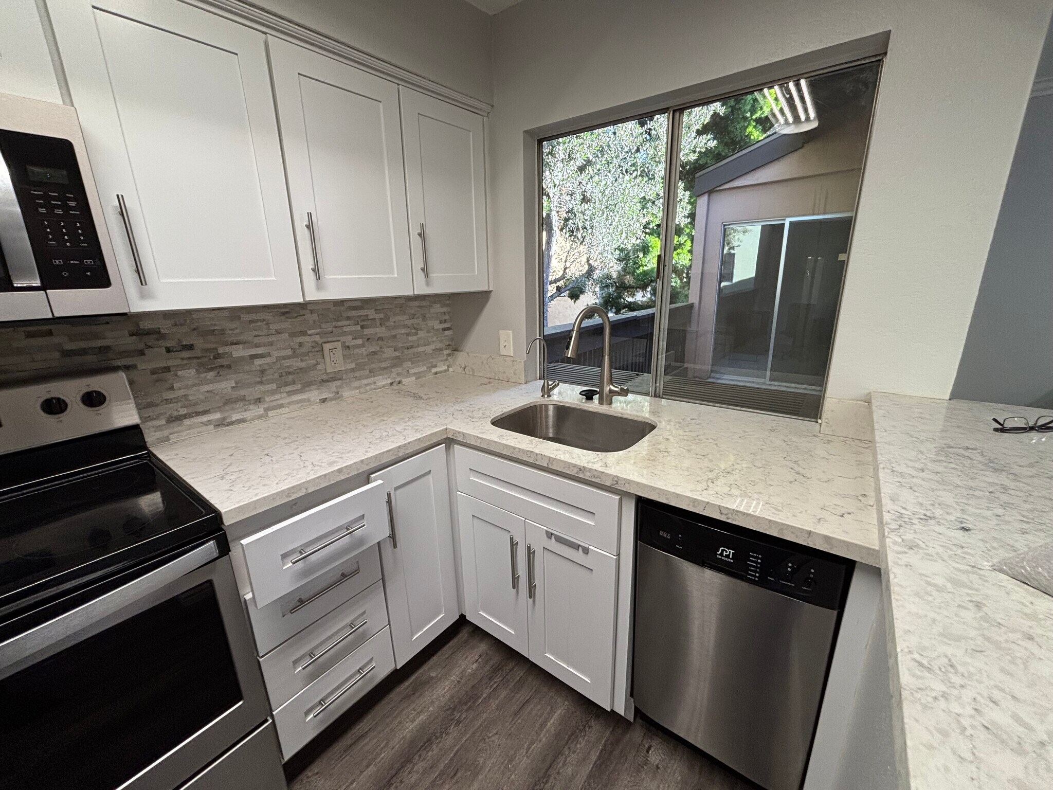 Building Photo - 7972 Mission Center Ct