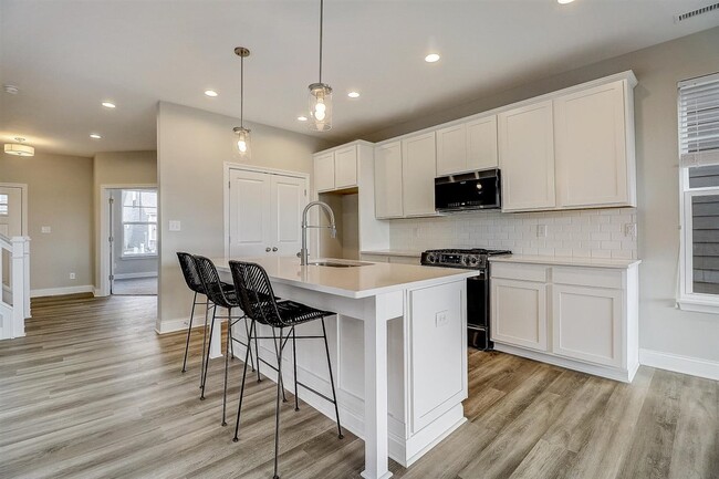 Building Photo - 6971 Pickett Pl