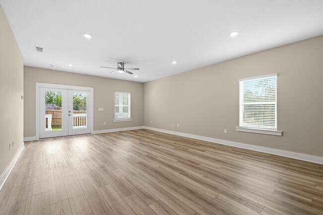 Building Photo - 201 Lyla Ln