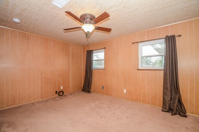 Building Photo - 142 Victoria Dr