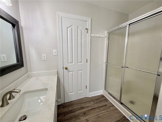 Building Photo - 1625 Southcreek Dr