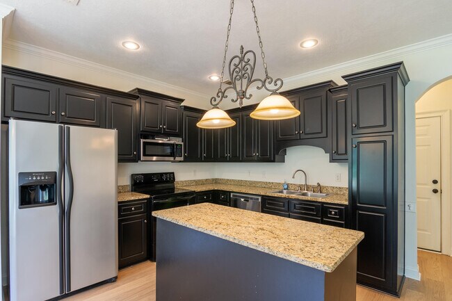 Building Photo - 2053 Dundee Way