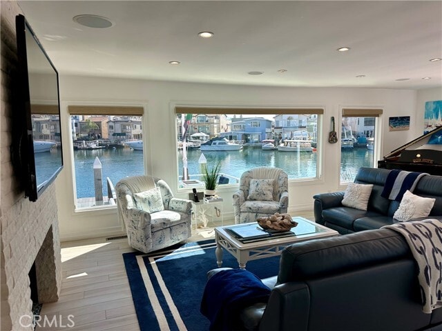 Building Photo - 7 Balboa Coves