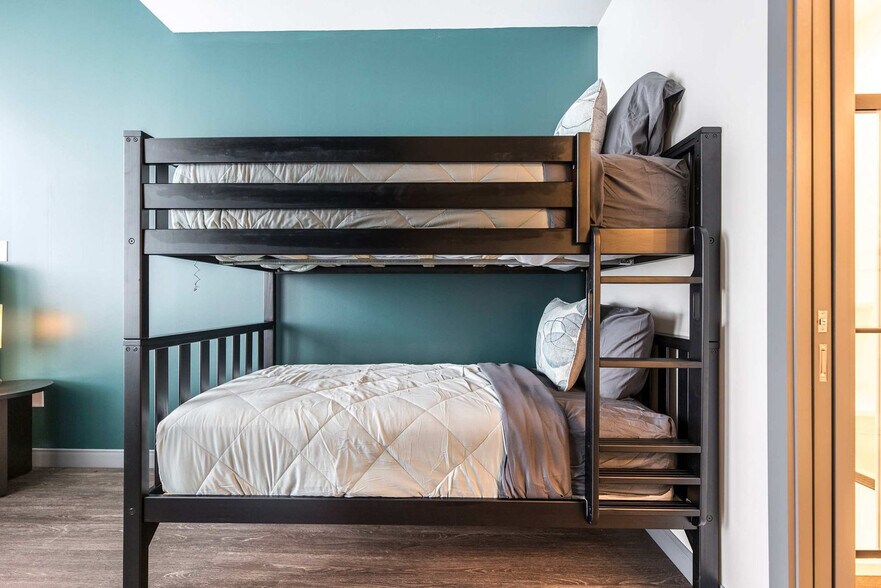 Building Photo - 781 Spring St