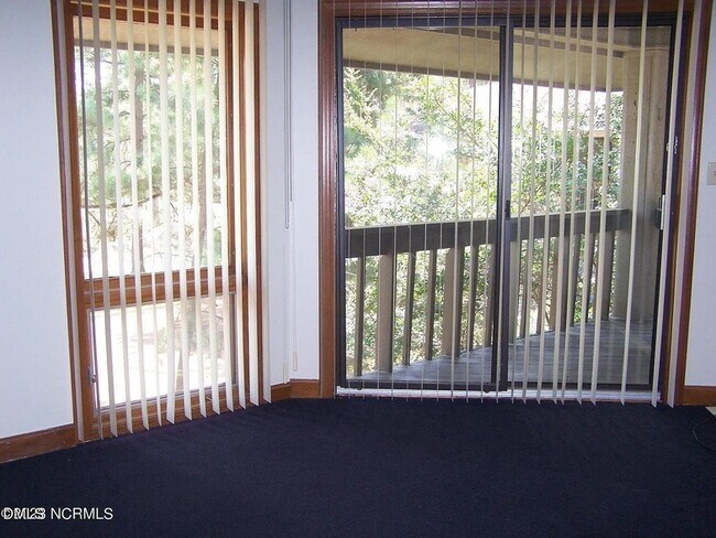 Building Photo - 220 Foxkroft Dr