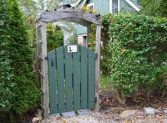 Building Photo - Winter Rental: Available Oct. 1-May 31 (Ut...