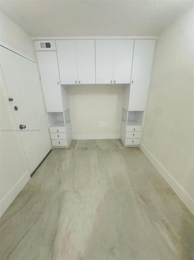 Building Photo - 5838 Collins Ave