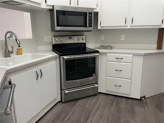 Building Photo - 7215 Manasota Key Rd