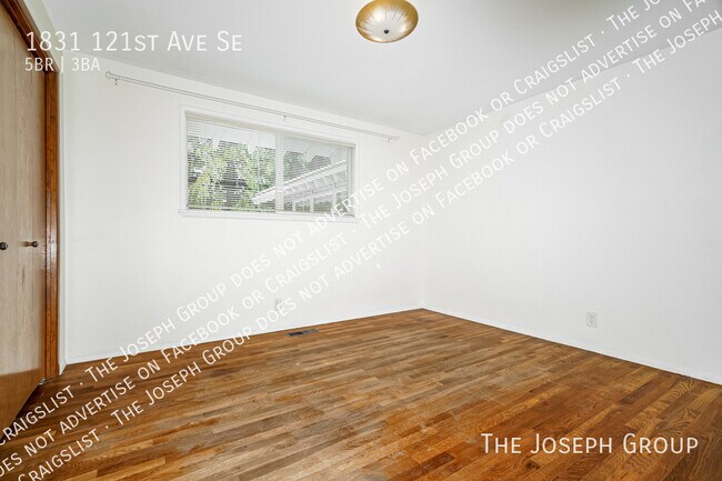 Building Photo - 1831 121st Ave SE