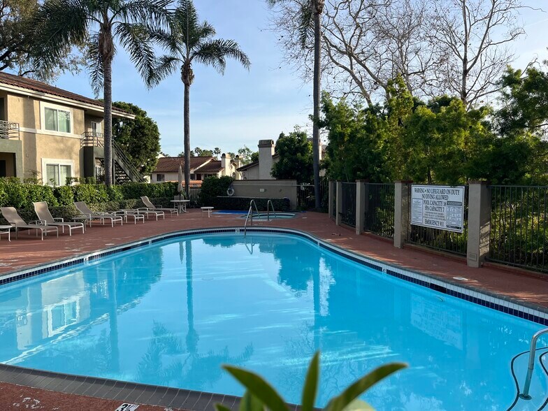 Building Photo - 7545 Charmant Dr