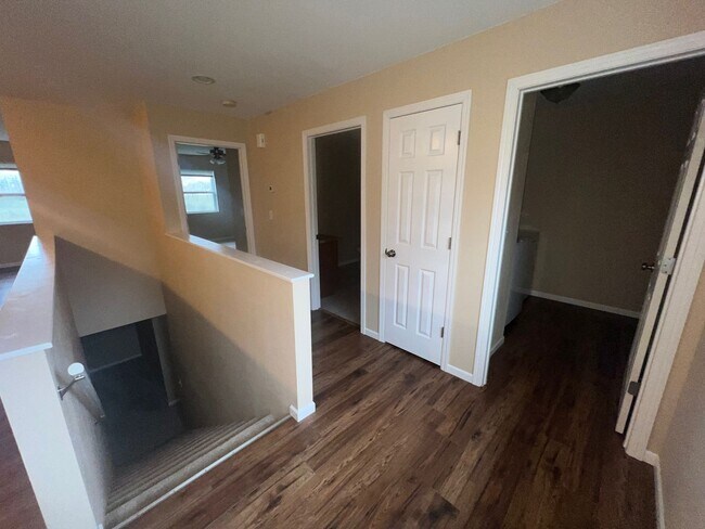 Building Photo - 3 Bedroom Duplex