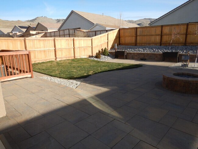 Building Photo - Great Entertaining Home in Verdi!!!