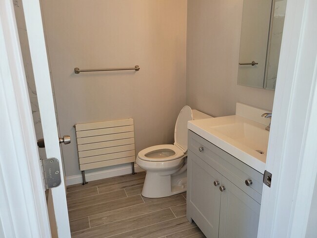 Building Photo - 17 Piermont St