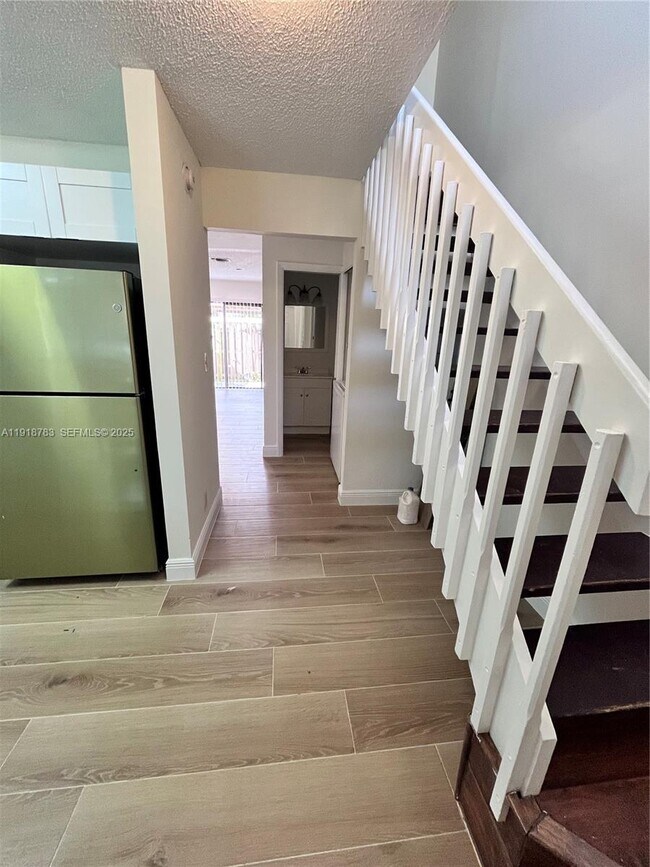 Building Photo - 3281 E Golf Blvd