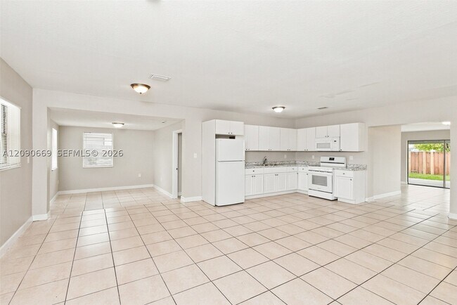 Building Photo - 3951 NW 173rd Terrace