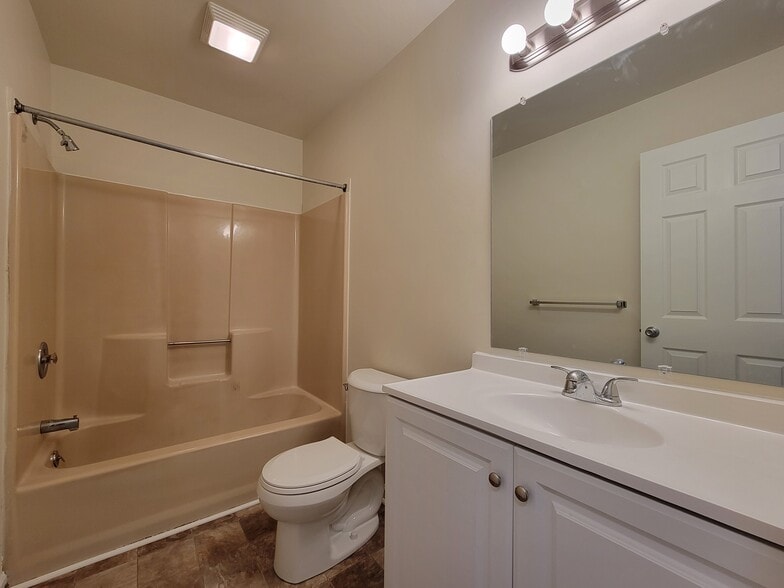 Building Photo - 32 Cranfield Ct