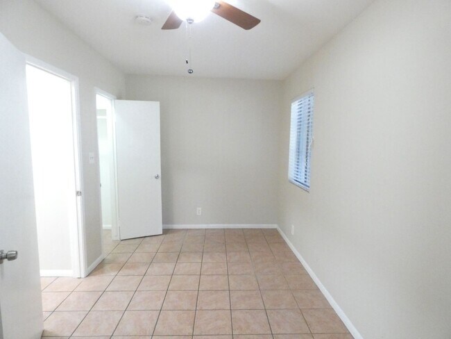 Building Photo - LB2918