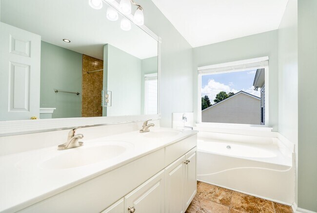 Building Photo - Spacious Living Meets Southern Comfort!