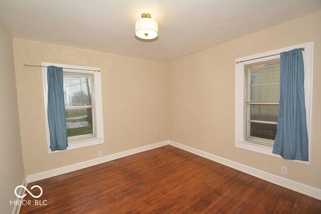 Building Photo - 4905 Broadway St