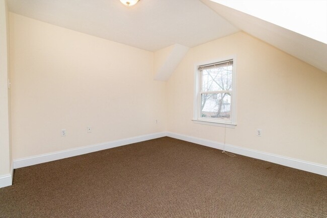 Building Photo - 15 Buckingham St