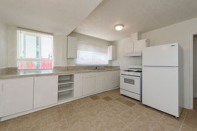 Building Photo - 1176 2nd Ave